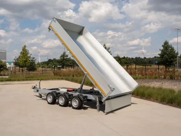 Three-way tipper trailer
