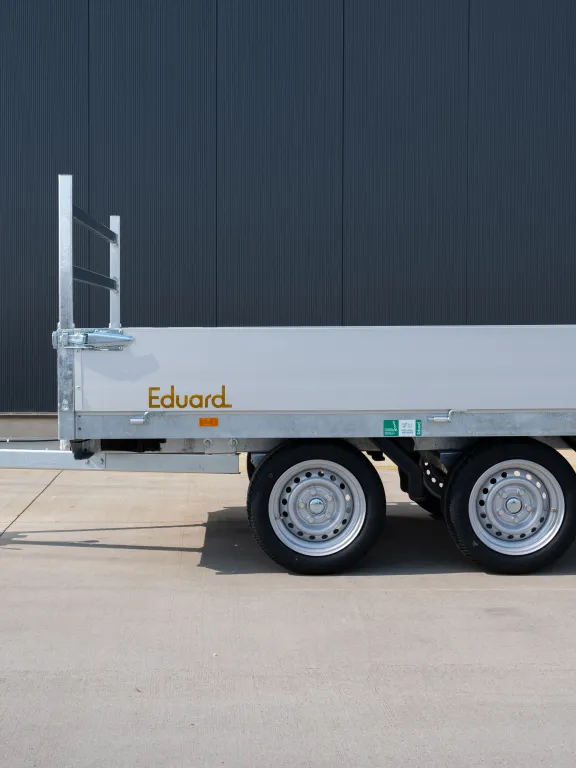 Unbraked double axle with front rack